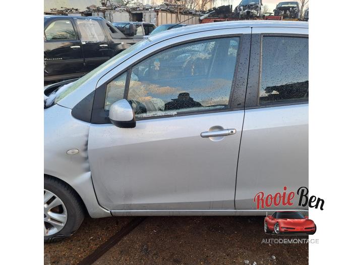 Portier 4Deurs links-voor van een Opel Agila (B) 1.2 16V 2011