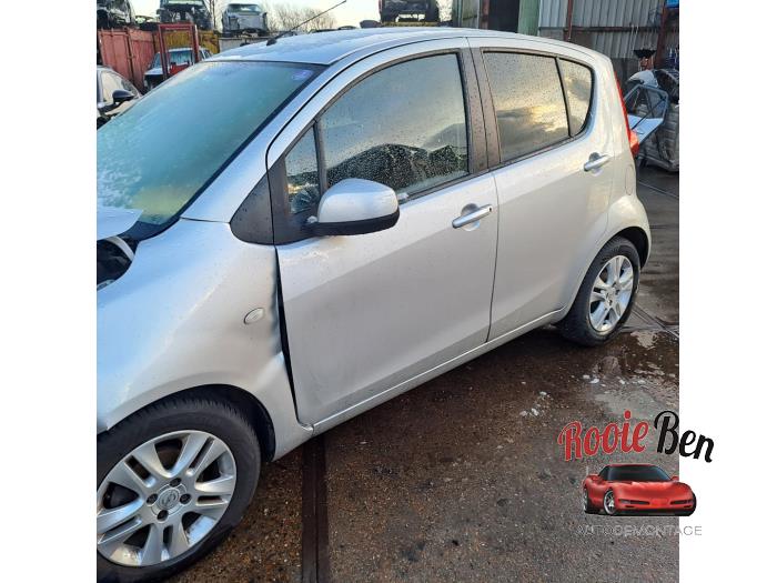 Portier 4Deurs links-voor van een Opel Agila (B) 1.2 16V 2011