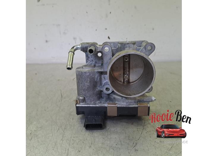 Gasklephuis van een Renault Arkana (RJLL) 1.6 E-Tech 145 16V 2024