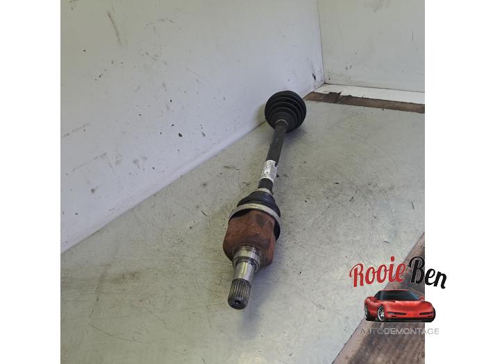 Gebruikte Aandrijfas links-voor Peugeot 308 SW (L4/L9/LC/LJ/LR) 1.2 12V e-THP PureTech 110 Prijs € 75,00 Margeregeling aangeboden door Rooie Ben autodemontage