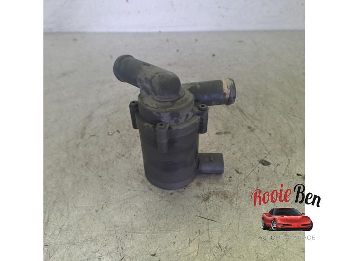 Gebruikte Waterpomp Porsche Cayenne (9PA) 4.5 S V8 32V Prijs € 25,00 Margeregeling aangeboden door Rooie Ben autodemontage