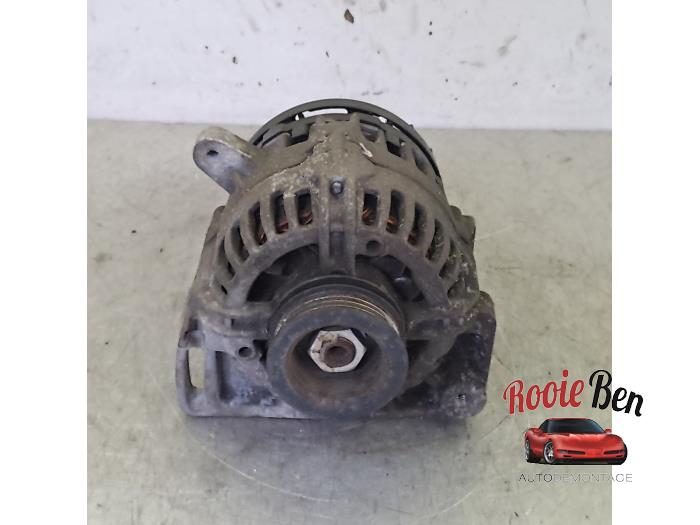 Gebruikte Dynamo Renault Twingo II (CN) 1.2 16V Prijs € 30,00 Margeregeling aangeboden door Rooie Ben autodemontage