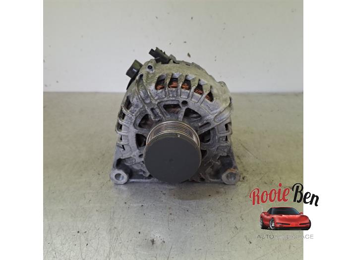 Gebruikte Dynamo Peugeot 208 II (UB/UH/UP) 1.2 Vti 12V PureTech 130 Prijs € 75,00 Margeregeling aangeboden door Rooie Ben autodemontage