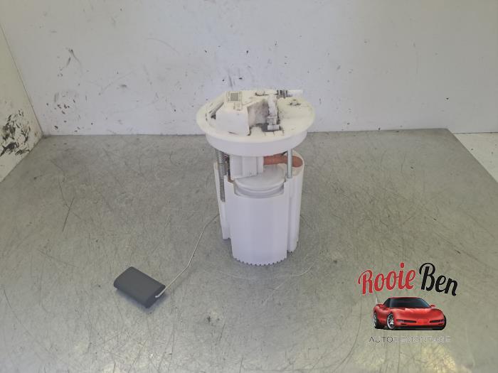 Gebruikte Tank element Pomp Ford Fiesta 7 1.0 EcoBoost 12V Prijs € 50,00 Margeregeling aangeboden door Rooie Ben autodemontage