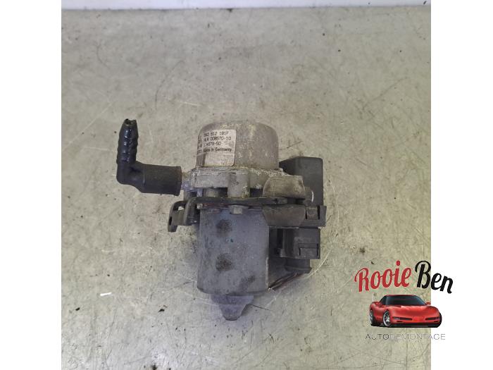 Usados Opvoerpomp Volkswagen Polo VI (AW1) 1.0 TSI 12V Precio € 25,00 Norma de margen ofrecido por Rooie Ben autodemontage