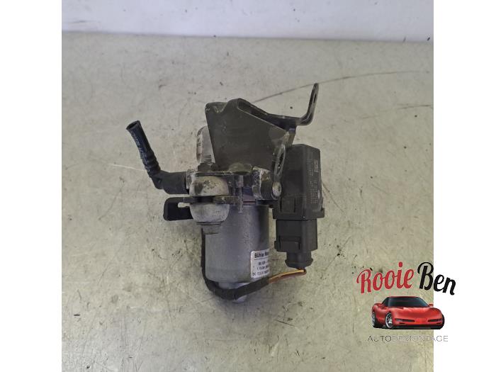 Usados Opvoerpomp Volkswagen Golf VII (AUA) 1.0 TSI 12V BlueMotion Precio de solicitud ofrecido por Rooie Ben autodemontage