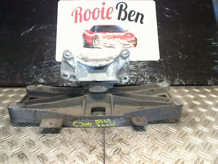 Gebruikte Motorrubber Chrysler 300 C 3.0 CRD V6 24V Prijs € 25,00 Margeregeling aangeboden door Rooie Ben autodemontage