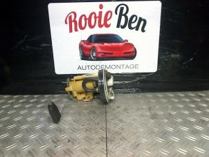 Gebruikte Brandstofpomp Mechanisch Renault Twingo (C06) 1.2 Prijs € 25,00 Margeregeling aangeboden door Rooie Ben autodemontage