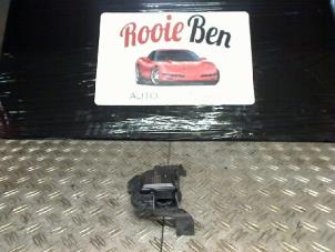 Gebruikte Kachelklep Motor Volkswagen Fox (5Z) 1.2 Prijs € 25,00 Margeregeling aangeboden door Rooie Ben autodemontage