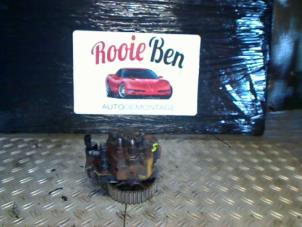 Gebruikte Dieselpomp Renault Trafic New (JL) 1.9 dCi 82 16V Prijs € 200,00 Margeregeling aangeboden door Rooie Ben autodemontage