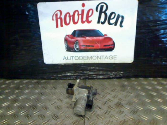 Gebruikte Uitlaat gasklep (EGR) Volkswagen Golf V (1K1) 1.9 TDI Prijs € 75,00 Margeregeling aangeboden door Rooie Ben autodemontage