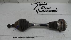 Gebruikte Aandrijfas links-voor Volkswagen Golf Prijs € 100,00 Margeregeling aangeboden door Gebr.Klein Gunnewiek Ho.BV