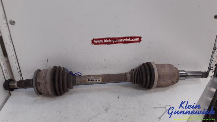 Aandrijfas links-voor van een Opel Astra 2017