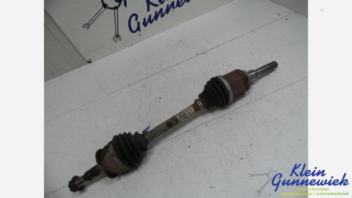 Aandrijfas links-voor van een Opel Astra 2017