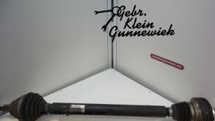 Gebruikte Aandrijfas rechts-voor Volkswagen Golf Prijs € 125,00 Margeregeling aangeboden door Gebr.Klein Gunnewiek Ho.BV