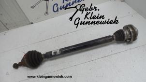 Gebruikte Aandrijfas rechts-voor Volkswagen Golf Prijs € 60,00 Margeregeling aangeboden door Gebr.Klein Gunnewiek Ho.BV