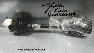 Gebruikte Aandrijfas links-voor Volkswagen Golf Prijs € 30,00 Margeregeling aangeboden door Gebr.Klein Gunnewiek Ho.BV