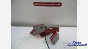 Gebruikte Scharnier Achterklep Volkswagen Golf Prijs € 30,00 Margeregeling aangeboden door Klein Gunnewiek Autodemontage & Motorentechniek