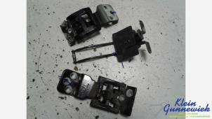 Gebruikte Achterklep Scharnier Ford Transit Prijs € 50,00 Margeregeling aangeboden door Klein Gunnewiek Autodemontage & Motorentechniek