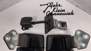 Gebruikte Achterklep Scharnier Volkswagen Transporter Prijs € 95,00 Margeregeling aangeboden door Gebr.Klein Gunnewiek Ho.BV
