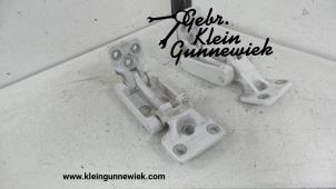 Gebruikte Scharnier Achterklep Volkswagen Crafter Prijs € 125,00 Margeregeling aangeboden door Gebr.Klein Gunnewiek Ho.BV