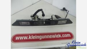 Gebruikte Handgreep Achterklep Audi A8 Prijs € 125,00 Margeregeling aangeboden door Klein Gunnewiek Autodemontage & Motorentechniek