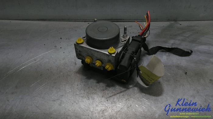 Gebruikte ABS Pomp Dacia Logan Prijs € 16,00 Margeregeling aangeboden door Klein Gunnewiek Autodemontage & Motorentechniek