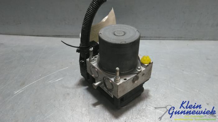 Gebruikte ABS Pomp Ford Mondeo Prijs € 15,00 Margeregeling aangeboden door Klein Gunnewiek Autodemontage & Motorentechniek