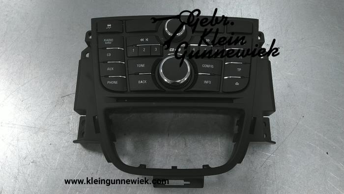 Radiobedienings paneel van een Opel Astra 2012