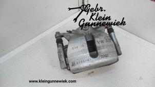 Gebruikte Remklauw (Tang) rechts-voor Volkswagen Caddy Prijs € 90,00 Margeregeling aangeboden door Gebr.Klein Gunnewiek Ho.BV