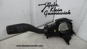 Gebruikte Knipperlicht Schakelaar Audi Q7 Prijs € 25,00 Margeregeling aangeboden door Gebr.Klein Gunnewiek Ho.BV