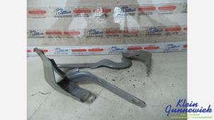 Gebruikte Motorkap Scharnier Volkswagen Sharan Prijs € 35,00 Margeregeling aangeboden door Klein Gunnewiek Autodemontage & Motorentechniek