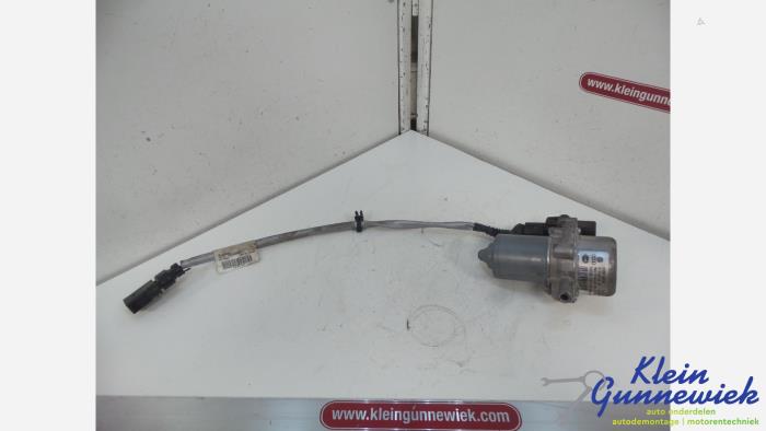 Gebruikte Vacuumpomp Rembekrachtiging Volkswagen E-Golf Prijs € 23,00 Margeregeling aangeboden door Klein Gunnewiek Autodemontage & Motorentechniek