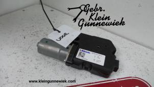 Gebruikte Schuifdak Motor Volkswagen T-Roc Prijs € 95,00 Margeregeling aangeboden door Gebr.Klein Gunnewiek Ho.BV