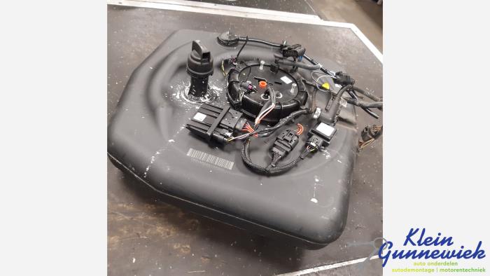 Gebruikte Ureumreservoir Volkswagen Passat Prijs € 162,00 Margeregeling aangeboden door Klein Gunnewiek Autodemontage & Motorentechniek