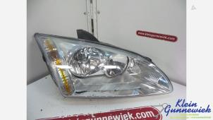 Gebruikte Koplamp rechts Ford Focus Prijs € 25,00 Margeregeling aangeboden door Klein Gunnewiek Autodemontage & Motorentechniek