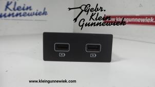 Gebruikte AUX/USB aansluiting Renault Kadjar Prijs € 30,00 Margeregeling aangeboden door Gebr.Klein Gunnewiek Ho.BV