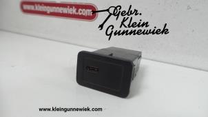 Gebruikte AUX/USB aansluiting Mercedes Sprinter Prijs € 20,00 Margeregeling aangeboden door Gebr.Klein Gunnewiek Ho.BV