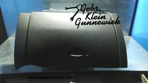 Gebruikte Handschoenenkastje Renault Koleos Prijs € 45,00 Margeregeling aangeboden door Gebr.Klein Gunnewiek Ho.BV