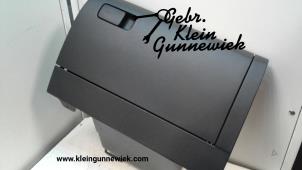 Gebruikte Handschoenenkastje Volkswagen Polo Prijs € 45,00 Margeregeling aangeboden door Gebr.Klein Gunnewiek Ho.BV