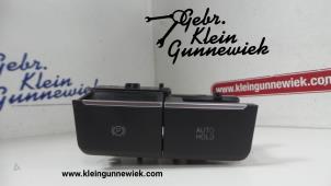 Gebruikte Schakelaar handrem Volkswagen Golf Prijs € 25,00 Margeregeling aangeboden door Gebr.Klein Gunnewiek Ho.BV