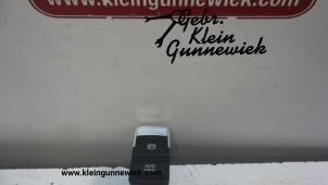 Gebruikte Handrem schakelaar Volkswagen Passat Prijs € 30,00 Margeregeling aangeboden door Gebr.Klein Gunnewiek Ho.BV