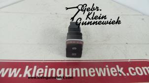 Gebruikte Handrem schakelaar Volkswagen Passat Prijs € 30,00 Margeregeling aangeboden door Gebr.Klein Gunnewiek Ho.BV