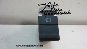 Gebruikte Handrem schakelaar Audi A4 Prijs € 20,00 Margeregeling aangeboden door Gebr.Klein Gunnewiek Ho.BV