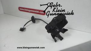 Gebruikte Centrale deurvergrendelingsmotor Volkswagen Jetta Prijs € 17,50 Margeregeling aangeboden door Gebr.Klein Gunnewiek Ho.BV