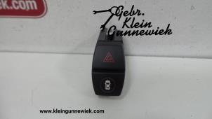 Gebruikte Schakelaar Paniekverlichting BMW X1 Prijs € 25,00 Margeregeling aangeboden door Gebr.Klein Gunnewiek Ho.BV