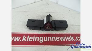 Gebruikte Gevarenlicht Schakelaar Opel Corsa Prijs € 20,00 Margeregeling aangeboden door Klein Gunnewiek Autodemontage & Motorentechniek