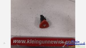 Gebruikte Paniekverlichtings Schakelaar Opel Vivaro Prijs € 20,00 Margeregeling aangeboden door Klein Gunnewiek Autodemontage & Motorentechniek