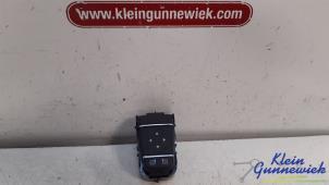Gebruikte Schakelaar Spiegel Renault Clio Prijs € 15,00 Margeregeling aangeboden door Klein Gunnewiek Autodemontage & Motorentechniek