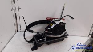 Gebruikte Versnellingspook Volkswagen CC Prijs € 200,00 Margeregeling aangeboden door Klein Gunnewiek Autodemontage & Motorentechniek